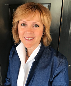 Janet Adams Headshot